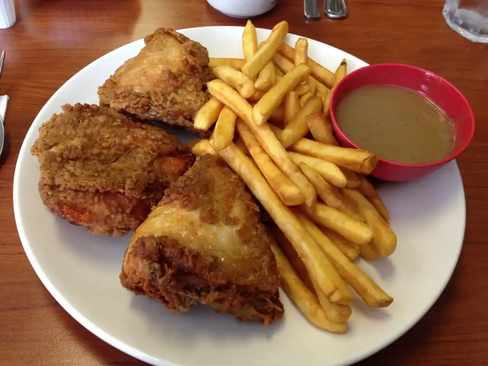 Dell Cafe's classic diner favorites and Chinese dishes in Calgary Bowness